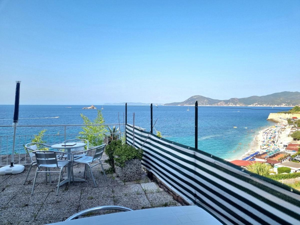 Apartment La Terrazza Sulle Ghiaie - Goelba